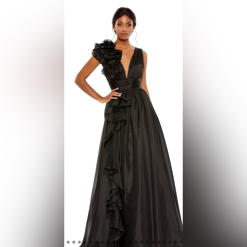 NWT Mac Duggal Ruffle shoulder V-neck gown, black, size 10